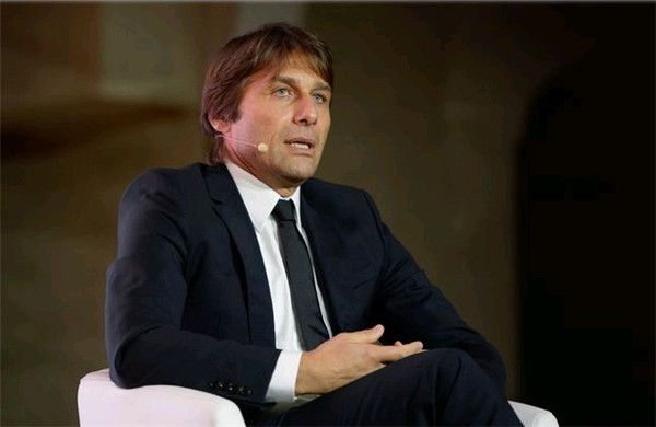 九位美女撒尿正面图片